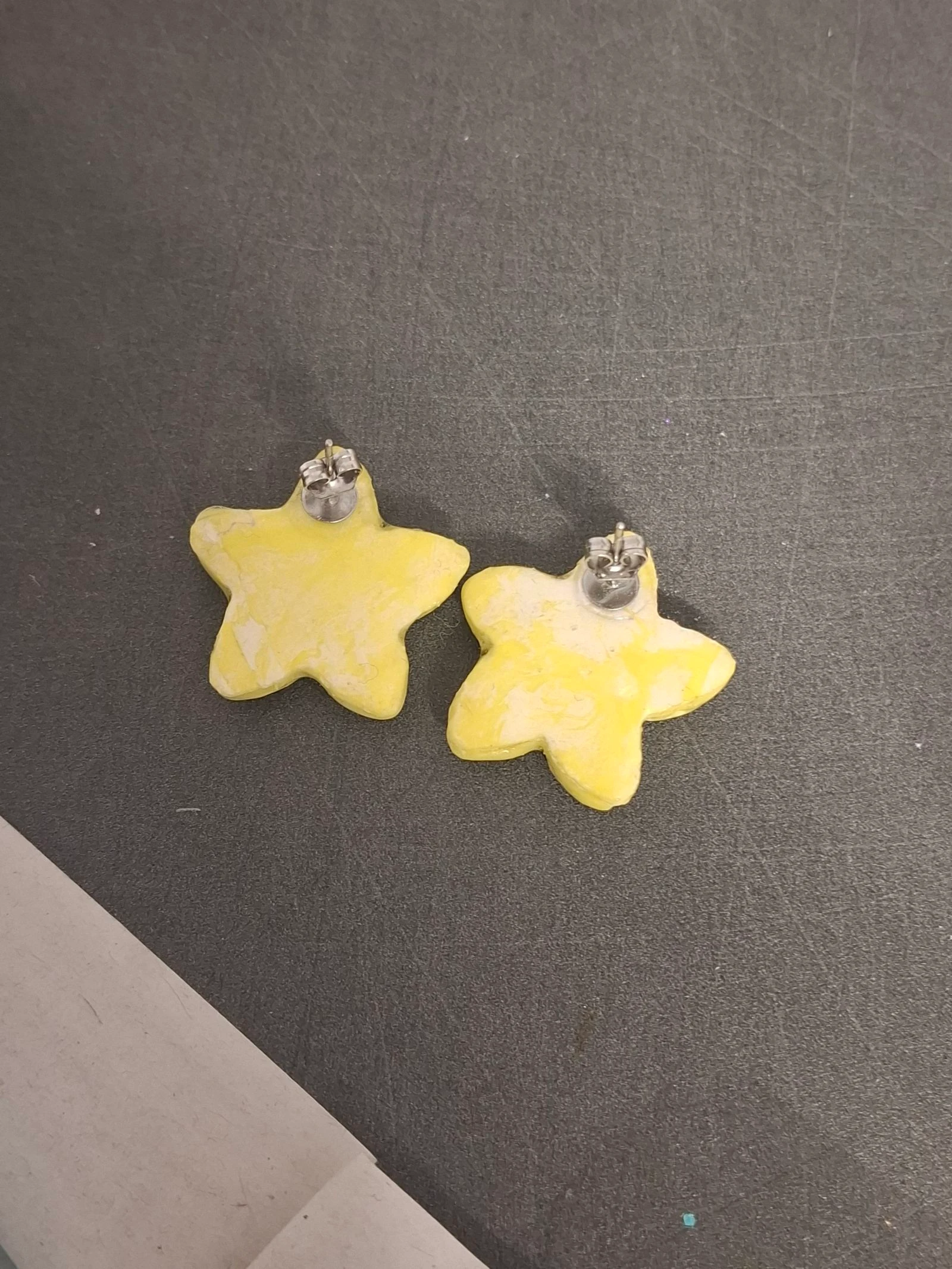 Boucle d’oreille fleurs jaune  – photo 3